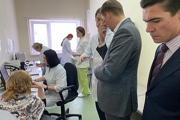 Р.Н. Шепель с делегацией посетили амбулаторно-поликлиническое отделение ГКБ №13